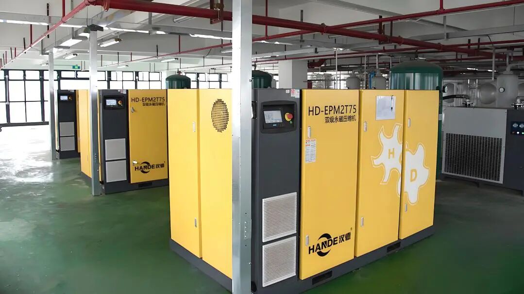 某电器企业采购8台汉德空压机，1 级能效领跑绿色生产